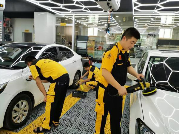 汽车美容与装饰